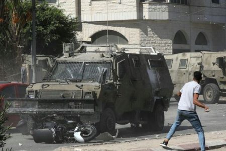 چار فلسطینیوں کی شہادت کے بعد غرب اردن میں احتجاجی مظاہرے پھوٹ پڑے