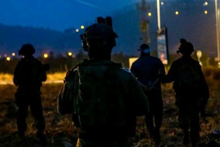 رام اللہ اور طوباس میں اسرائیلی فوج کا فلسطینیوں کے خلاف کریک ڈاؤن