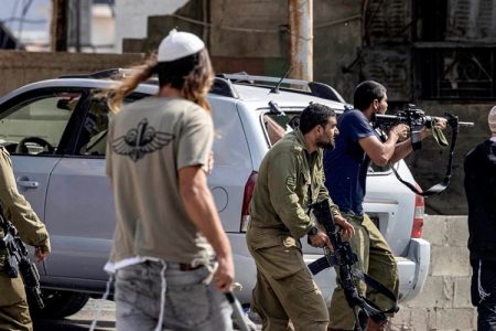 نابلس اور الخلیل یہودی میں آباد کاروں کے حملوں سے متعدد فلسطینی زخمی