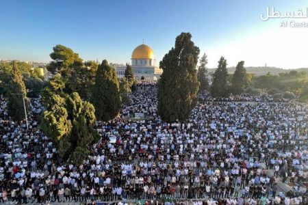 پابندیوں کے باوجود ایک لاکھ افراد نے عید کی نماز قبلہ اول میں ادا کی