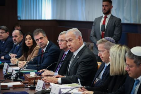 اسرائیل کا ممکنہ زوال، صیہونی حکام نے سرجوڑ لئے