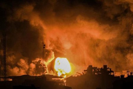 غزہ جنگ دوسرے مہینے میں داخل،انٹرنیٹ بند، مزید قتل عام