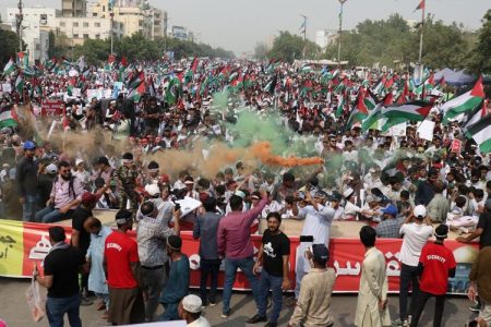 کراچی میں بچوں کا غزہ کے بچوں سے اظہار یکجہتی کیلئے مارچ