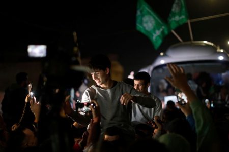 قیدیوں کے تبادلے کےتیسرے روز 39 فلسطینی قید سے رہا