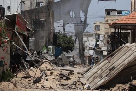 غزہ پر دوبارہ جارحیت کا دوسرا دن / غاصب صہیونیوں کی بمباری، شہداء کی تعداد 240 / صہیونی فوجیوں پر القسام کے کامیکازے ڈرونز کا حملہ