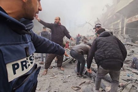 غزہ پر اسرائیلی جارحیت کا 74 واں دن، وحشیانہ قتل عام جاری