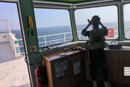 یمنی فورسز کا اسرائیلی بحری جہازوں کے گزرنے پر پابندی کا اعلان