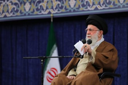 غزہ عوامی طاقت کا عینی مصداق ہے / غزہ اور اس کے عوام نے امریکہ اور صہیونی ریاست کو بے بس کردیا۔۔۔ امام خامنہ ای