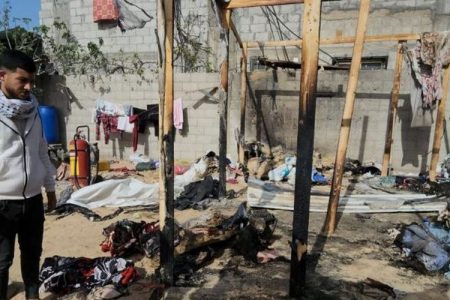 غزہ: بے گھرافراد کے خیموں پر اسرائیلی بمباری میں 12 خواتین، بچے شہید