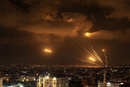 صیہونی ٹھکانوں پر راکٹوں کی بارش، صیہونیوں میں افراتفری مچ گئی