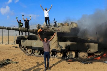 فلسطینی مجاہدین کا صیہونیوں کو دندان شکن جواب، متعدد اسرائیلی فوجی ہلاک،4 ٹینک اور 2 فوجی گاڑی تباہ