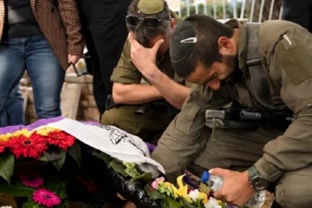 جنگ غزہ کے آغاز سےاب تک دس صیہونی فوجی افسروں اور فوجیوں نے خودکشی کی ہے: صیہونی میڈيا