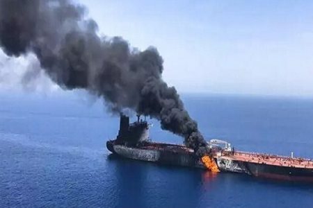 یمنی مسلح افواج کی بڑی کارروائی، امریکہ کے دو جنگی جہازوں پر میزائل اور ڈرون حملے