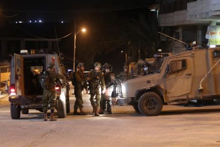 قابض فوج کی غرب اردن اور القدس میں گرفتاری مہم، متعدد فلسطینی گرفتار
