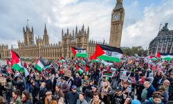 لندن میں صیہونی جرائم کے خلاف مظاہرہ