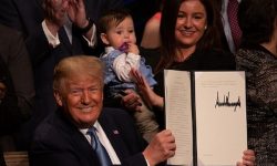 ٹرمپ نے اسرائیل کو 2000 پاؤنڈ وزنی بم بھیجنے پر پابندی ہٹا دی