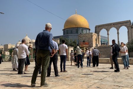 سیکڑوں آباد کاروں کا مسجد اقصیٰ پر دھاوا، مقدس مقام کی بے حرمتی